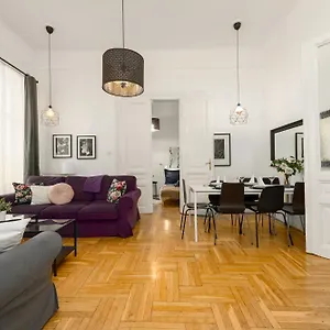  Apartament Black & White At Nyugati Station - 3 Separate Br
